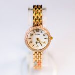 Ladies Luxury Bracelet Watch Elegant Dial Quartz Stylish Design - Image 4